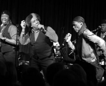 Heatwave live band